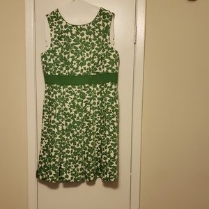Leaf patterned sleeveless dress